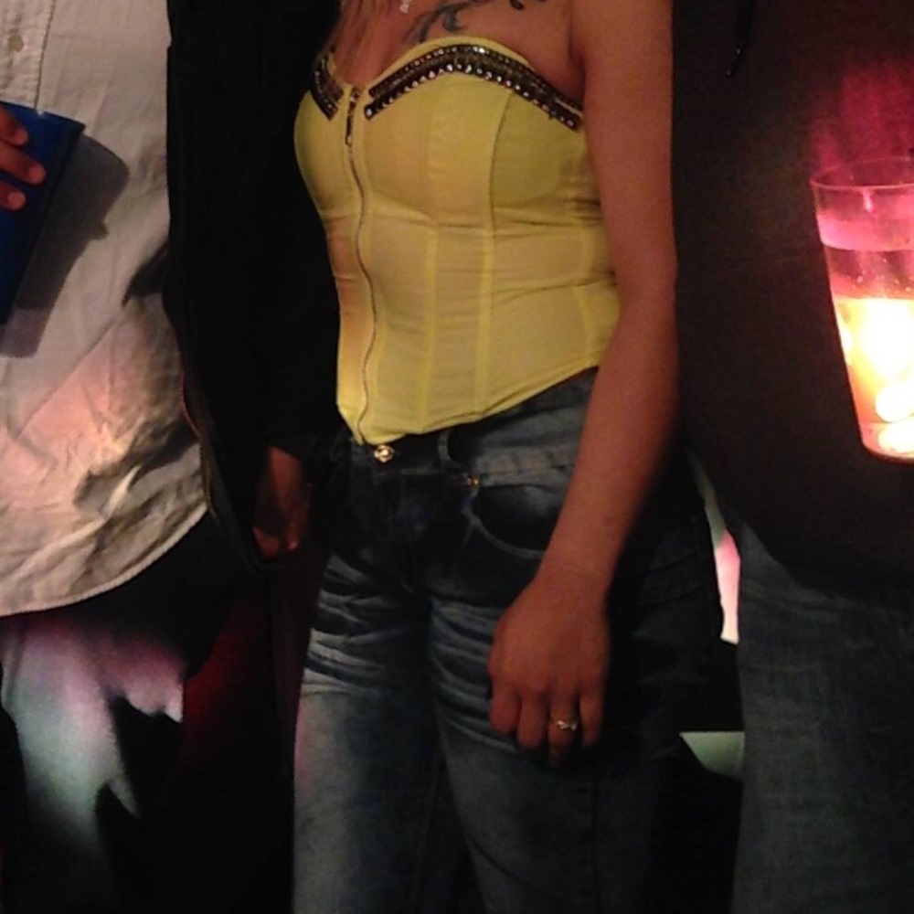 Yellow top - Picture 4 of 4